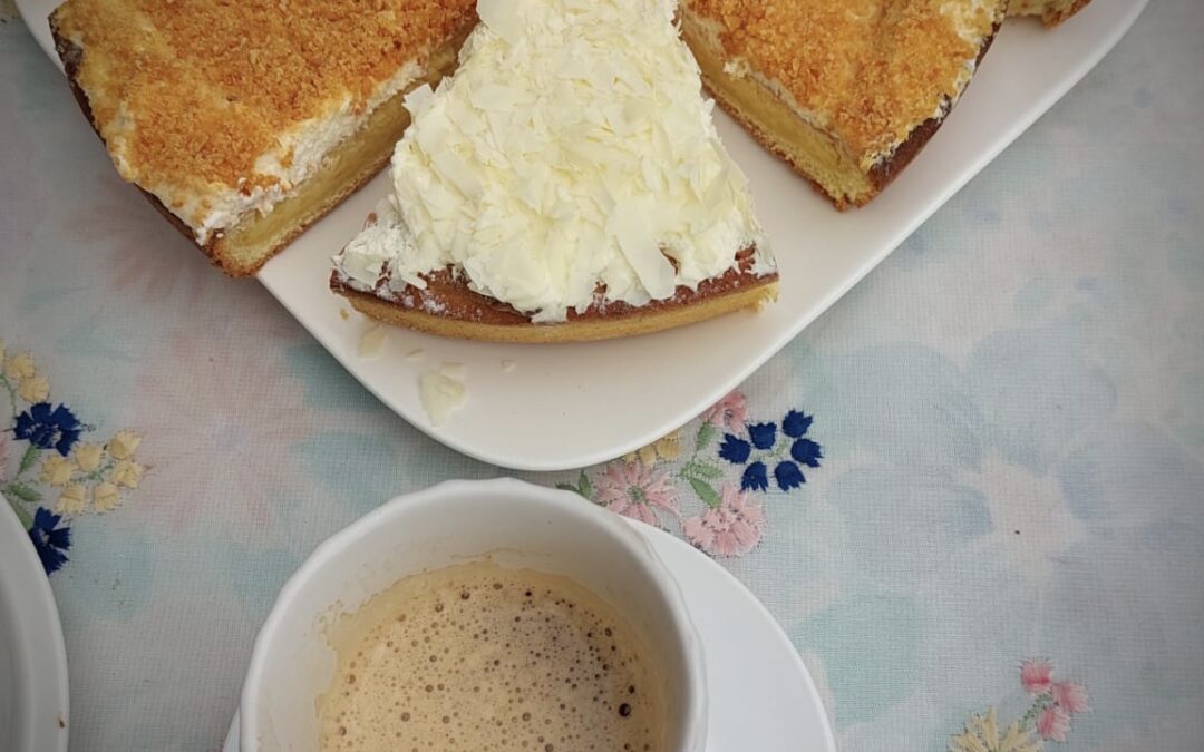 Samen een genieten van een heerlijk stukje taart